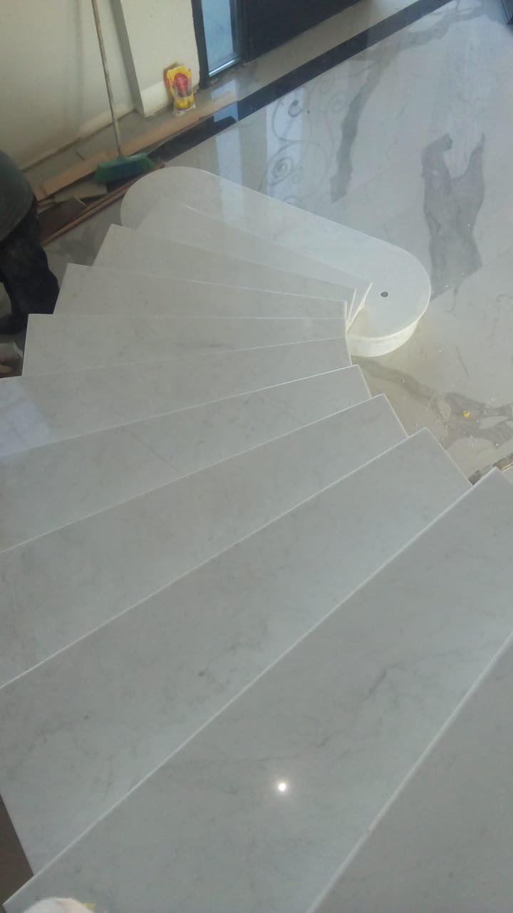 Escalera - De Mori Mármoles, fábrica de mesas, mesadas de mármol para cocina,  baños y piletas